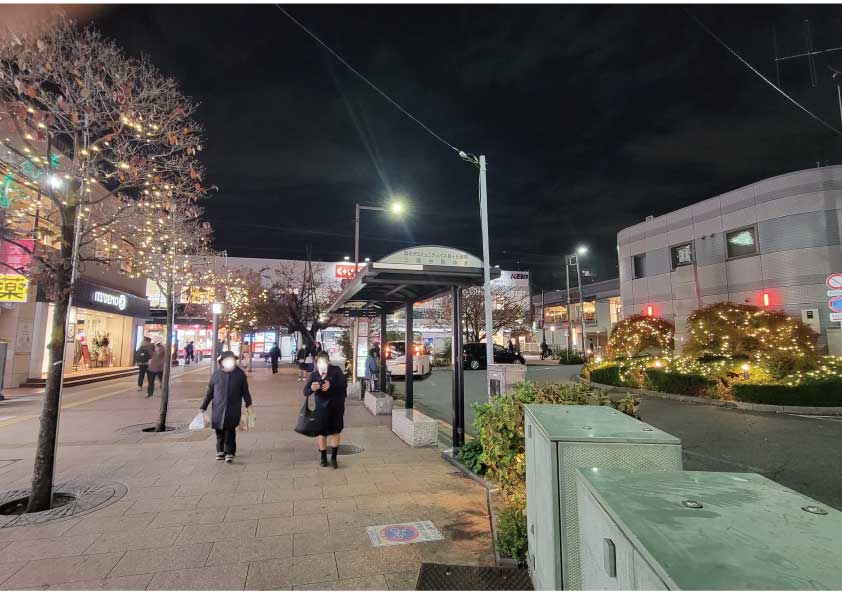 駅前広場にイルミネーション点灯